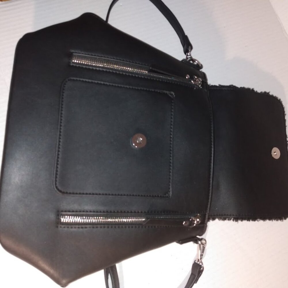 MMS: Black multi compartment crossbody/shoulder bag W/ detachable strap. - Picture 8 of 9